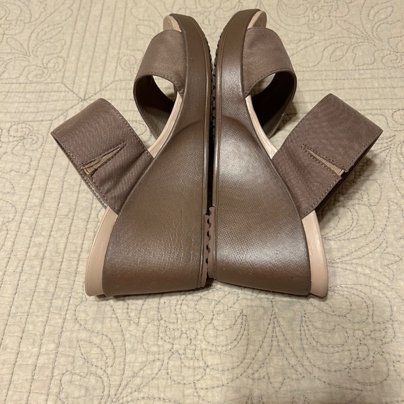 Crocs Wedge Heel  Sandals - Picture 3 of 7